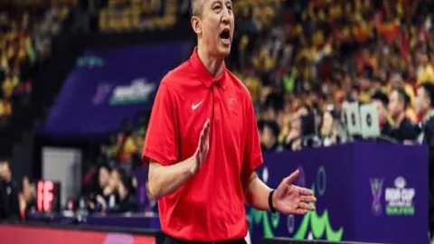 卡戴珊金姐翘首以盼：东契奇亮相时间？迫切想一睹其风采。