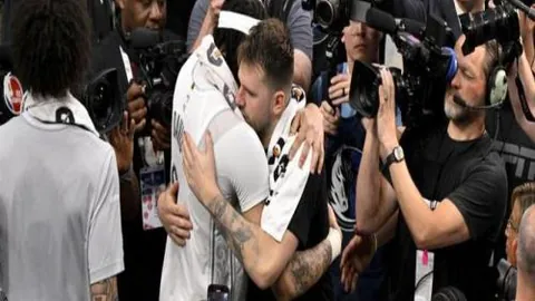 “足球市场最高身价阵容：哈兰德、亚马尔、维尼修斯领衔”